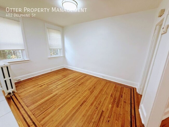 Building Photo - 402 Delphine St