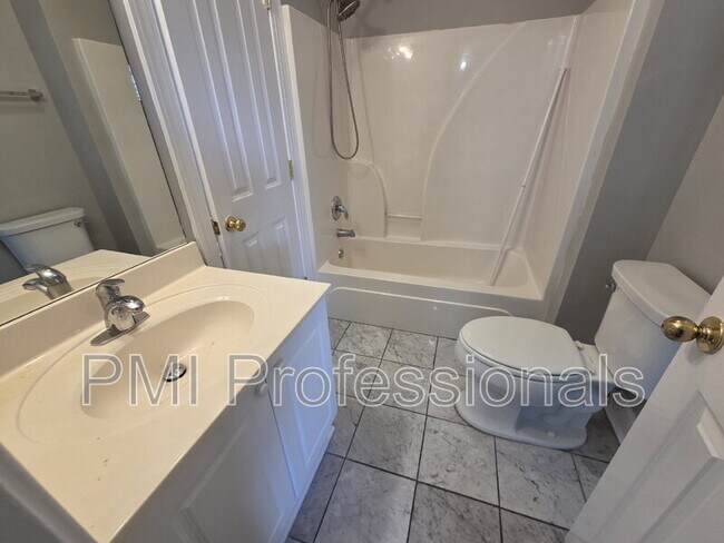 Building Photo - 315 Shadow Creek Dr