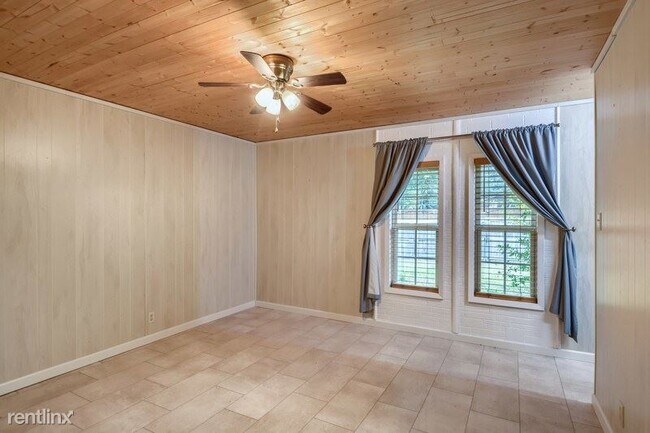 Building Photo - 3 br, 2 bath House - 1241 Evergreen Drive ...