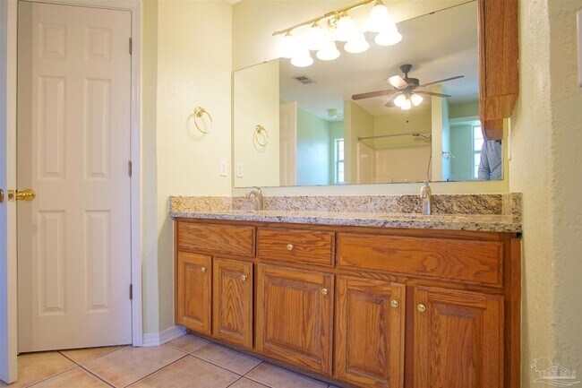 Building Photo - 5947 Grandview Dr