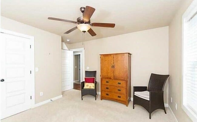 Building Photo - 2590 E Carnation Ct