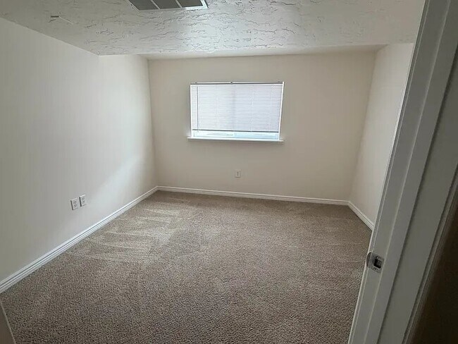 Building Photo - 14053 Lowe Peak Dr
