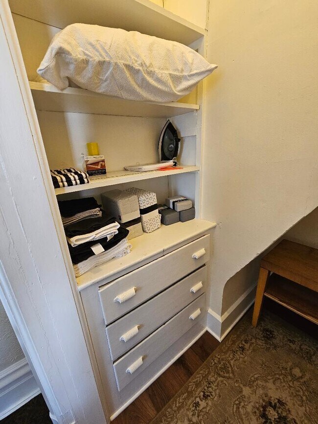 Building Photo - 936 Main St