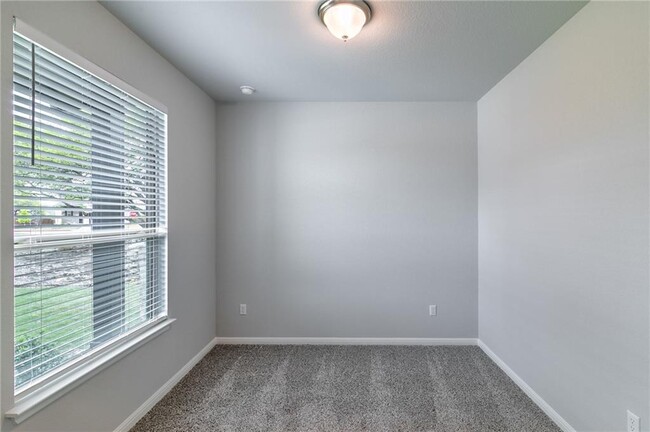 Building Photo - 124 Driftwood Hills Way