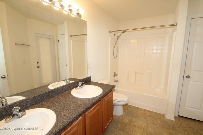 Building Photo - 2295 Botanica Cir