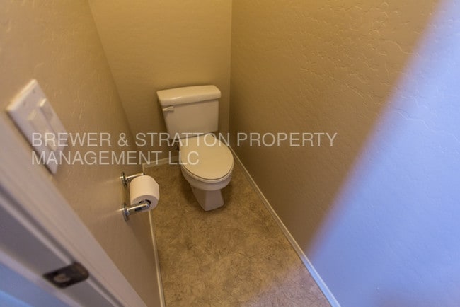 Building Photo - 6710 E University Dr