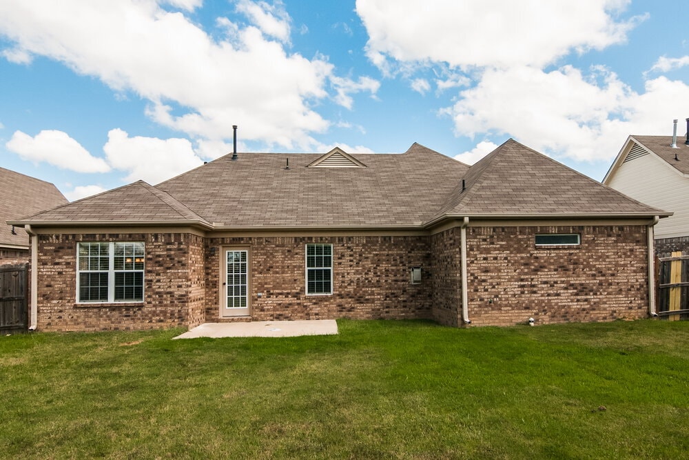 Building Photo - 2571 Blue Ridge Dr