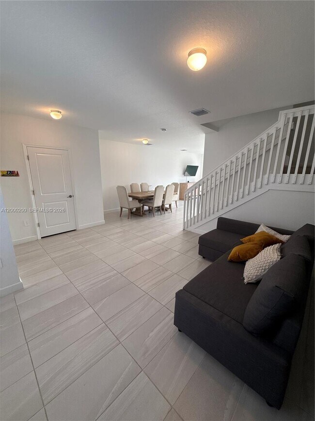 Building Photo - 412 NW 12th Pl