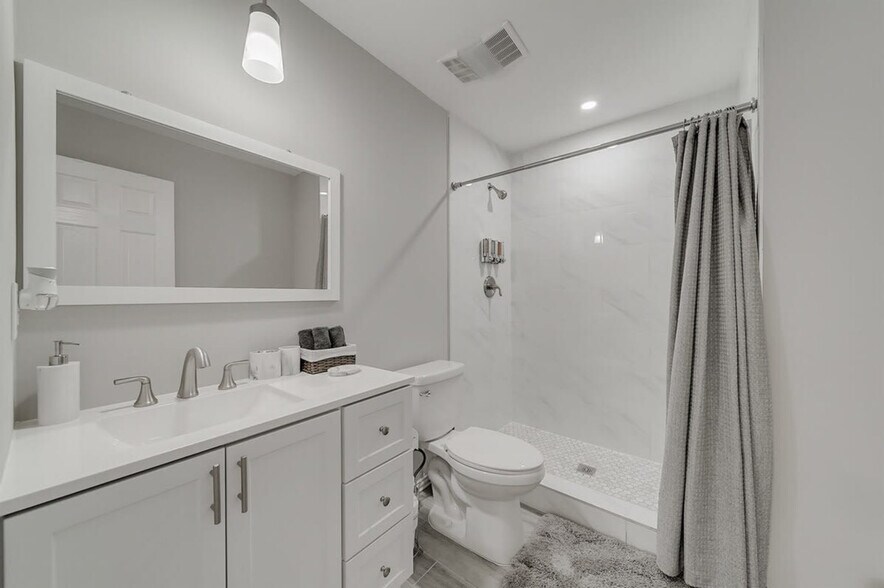 Building Photo - 2922 Clover Valley Dr