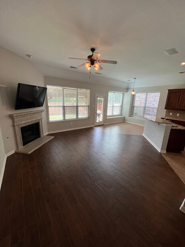 Building Photo - 10141 Sanden Dr