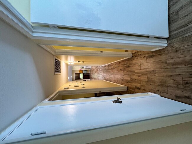 Building Photo - 8238 E Vista Dr