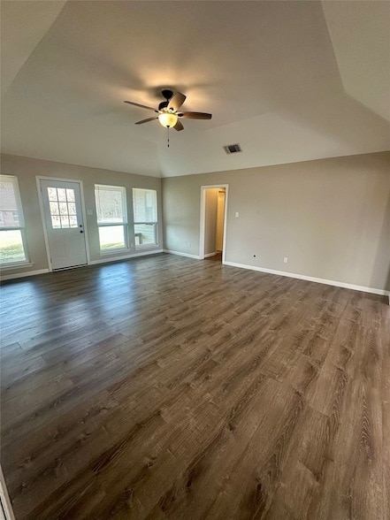 Building Photo - 127 Lori Dr