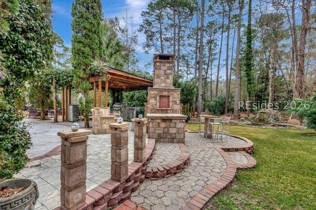 Building Photo - 11 Tillinghast Cir