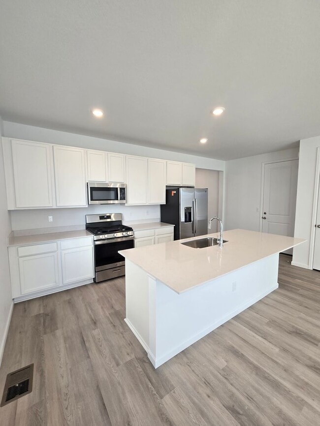 Building Photo - Brand New Aurora Highlands Ranch