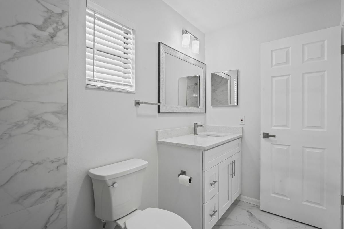 Building Photo - 8312 Roxboro Dr