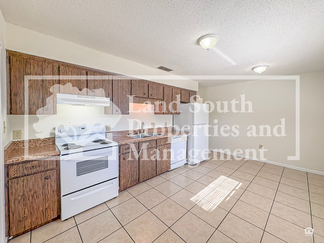 Building Photo - 1701 King Ave