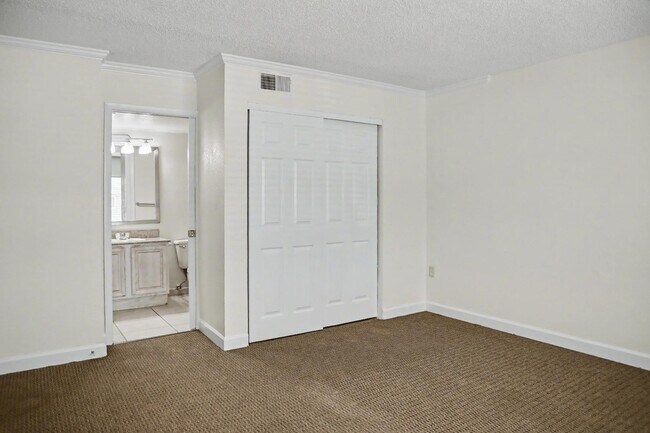 Building Photo - 2791 N Poinciana Blvd
