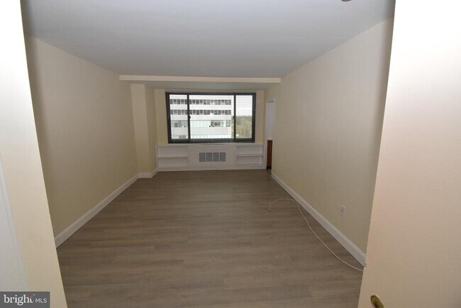 Building Photo - 1021 Arlington Blvd