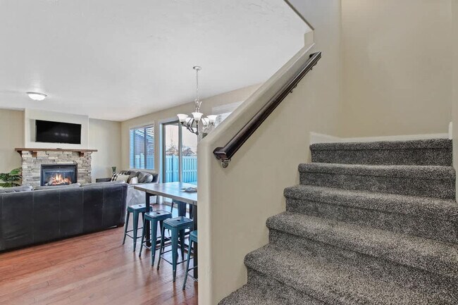 Building Photo - 4631 N Adale Ave