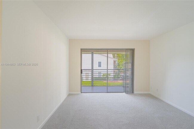 Building Photo - 2830 Riverside Dr