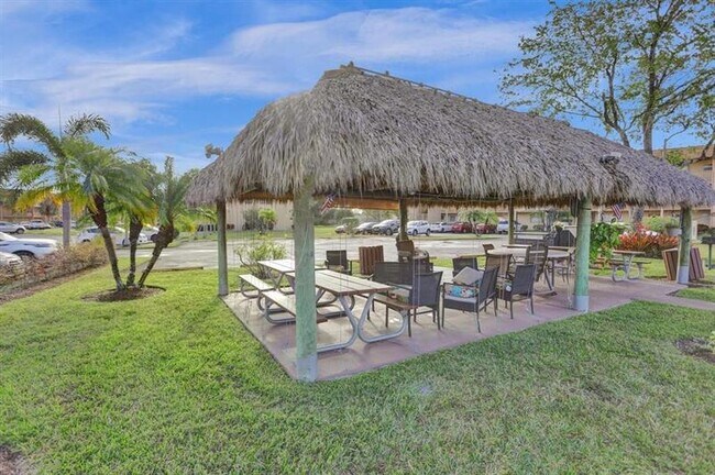 Building Photo - 6850 Royal Palm Blvd