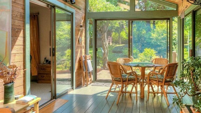 Building Photo - Serene 3 bed/2 bath home in beautiful garden setting | Available June