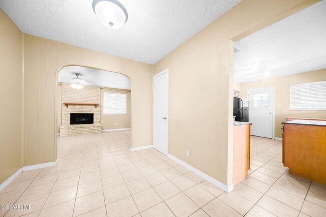 Building Photo - 5656 Kensington Cir