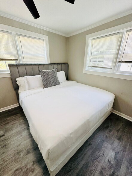 Building Photo - 1B Christopher St