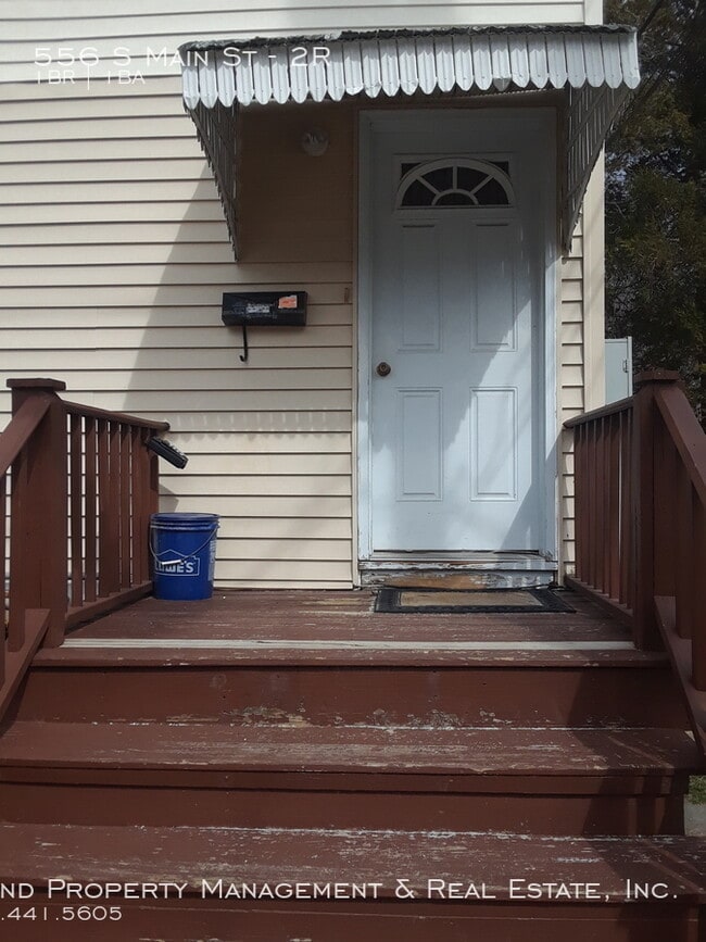 Building Photo - 556 S Main St