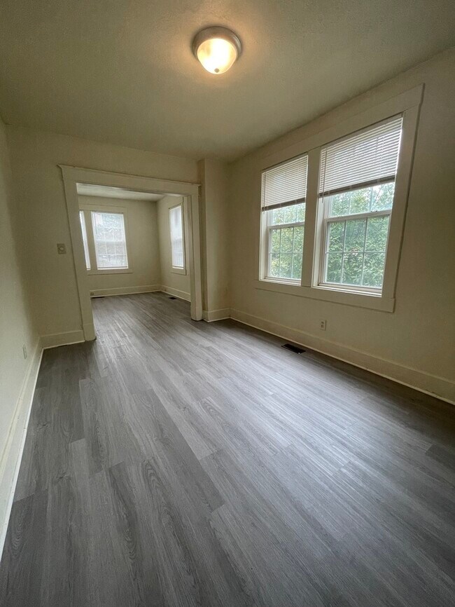 COME MEET YOUR NEW HOME! 2 BEDROOM DUPLEX 2017 St Denis Ave