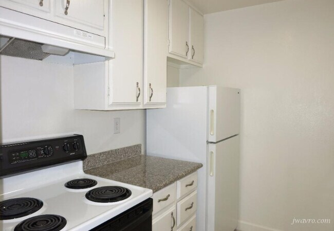 Building Photo - 2642 Van Ness Ave