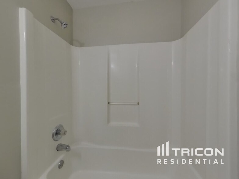 Building Photo - 121 Millwheel Dr