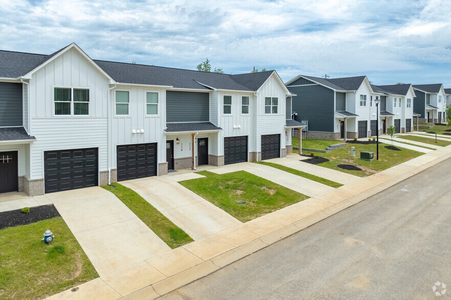 Primary Photo - Buffalo Ridge Townhomes