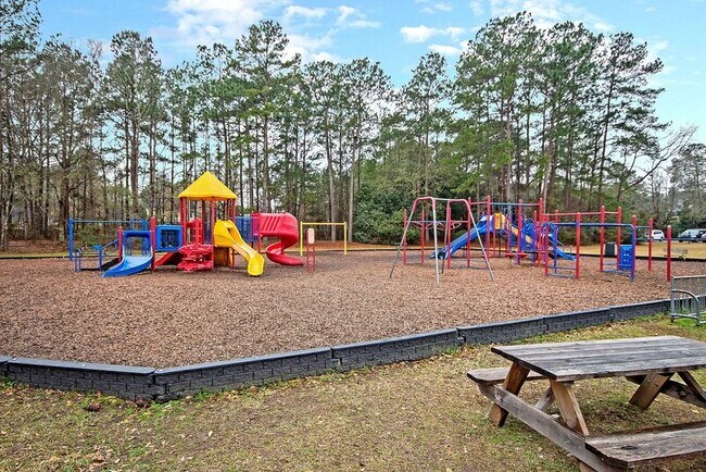 Building Photo - 121 Sully St