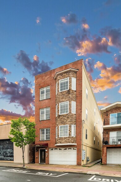Building Photo - 726 23rd St
