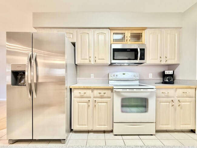 Building Photo - 213 6th Ave SW