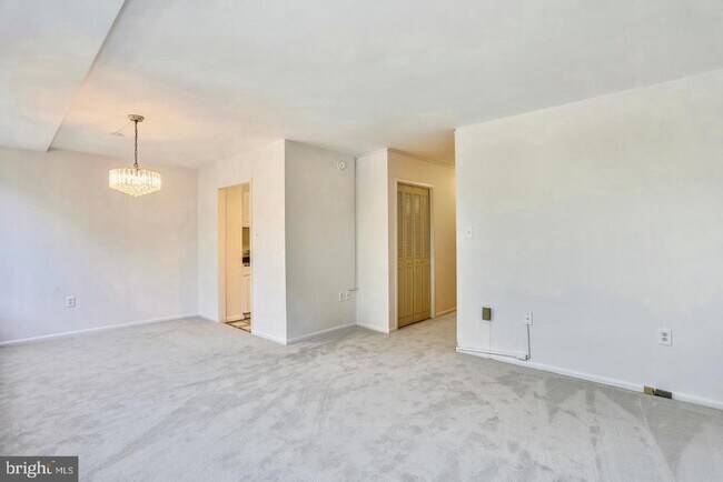 Building Photo - 10401 Grosvenor Pl