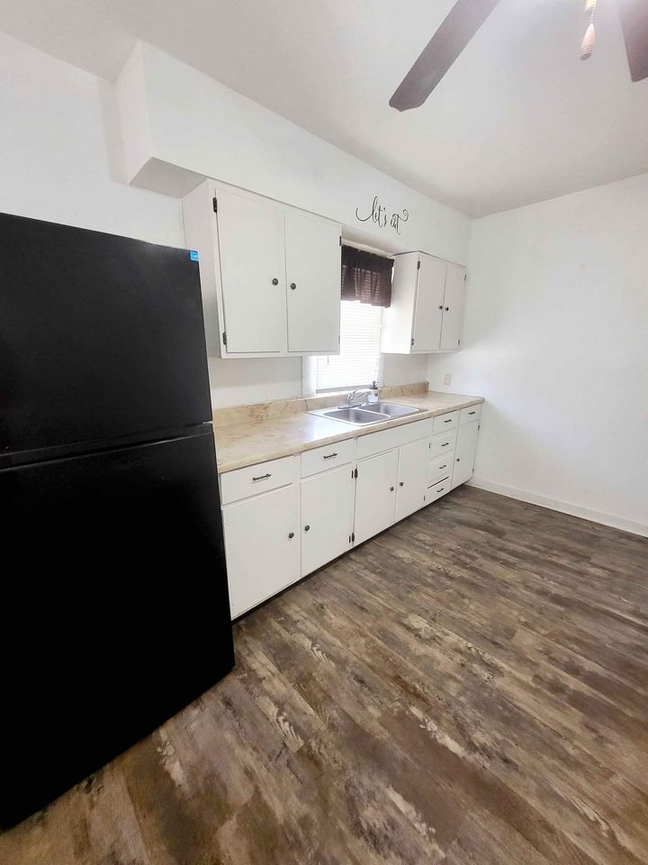 Building Photo - 1001 S Main St