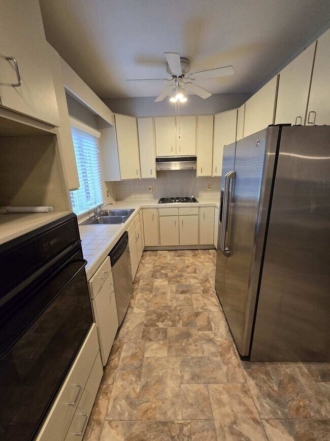 Building Photo - 3 Bedroom/ 2 bath Condo in Fountain Manor