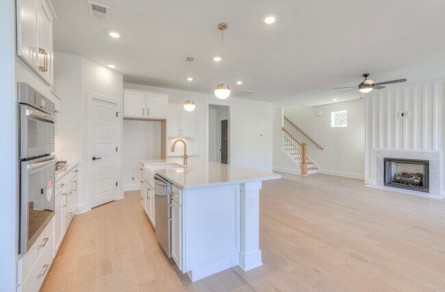 Building Photo - 9131 Headwaters Dr