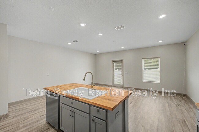 Building Photo - 9055 Golden Eye Dr