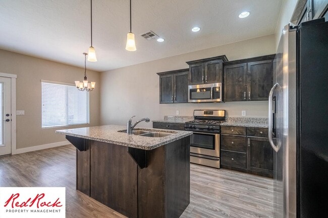 Building Photo - 4 Bedroom Spacious St. George Home with Large Backyard