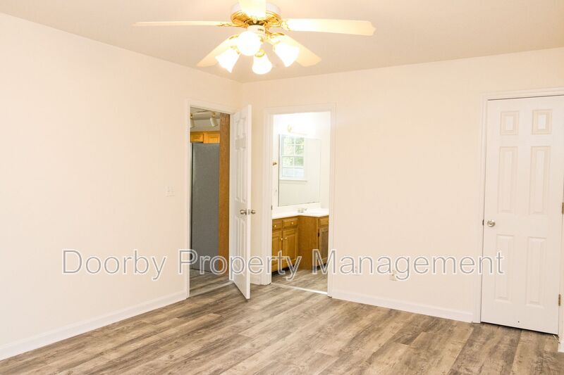Building Photo - 1004 Roselawn Dr