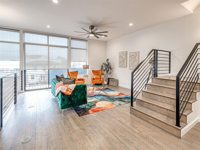 Building Photo - 825 NW 6th St