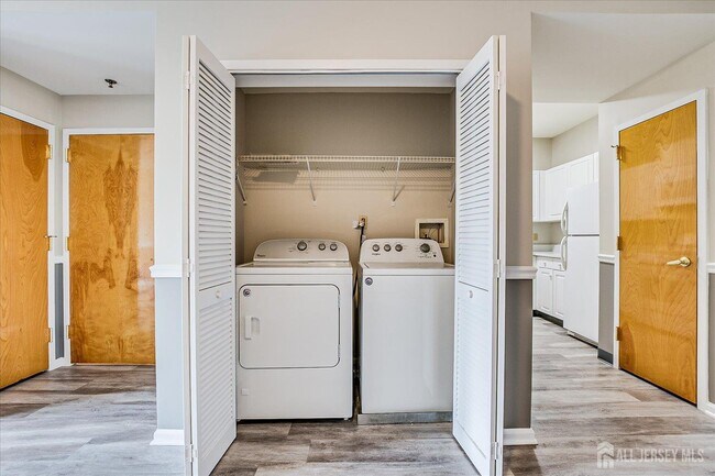 Building Photo - 160 Durham Ave