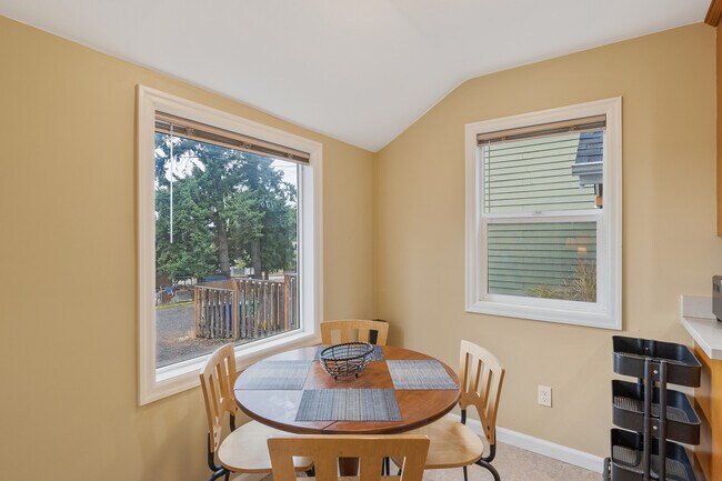 Building Photo - 6718 SW 36th Ave