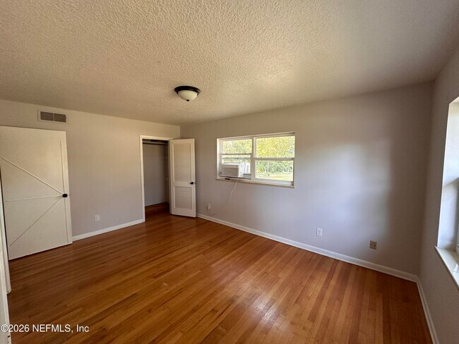 Building Photo - 6117 Clifton Ave