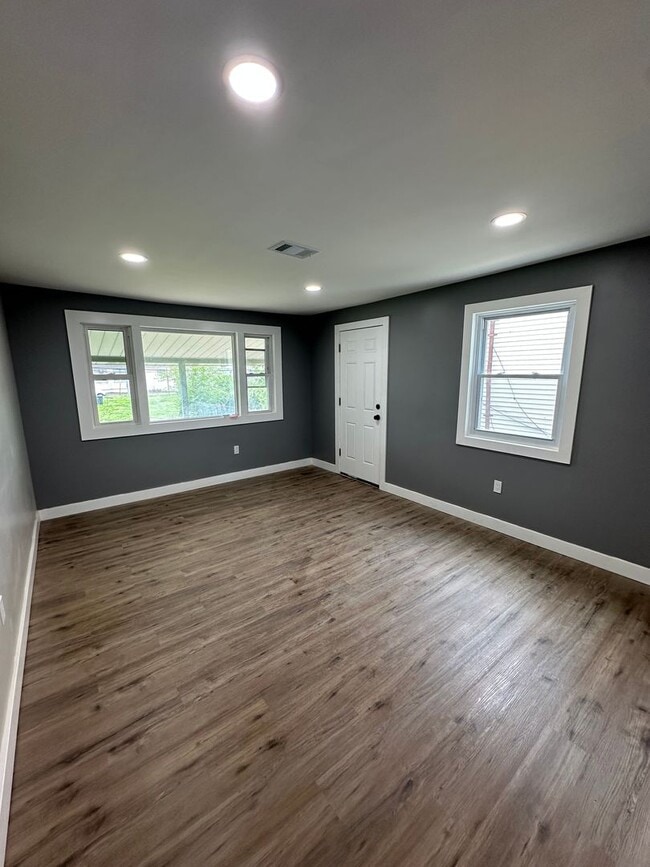 Building Photo - Newly renovated 3 Bed, 1 Bath in Marcus Hook