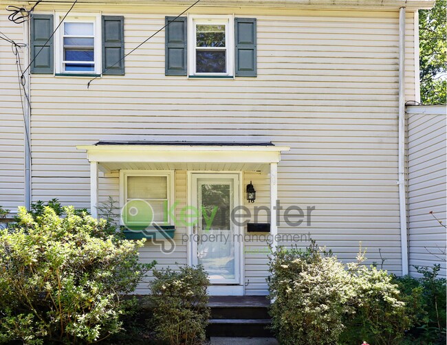 Building Photo - De Graw Ave Triplex