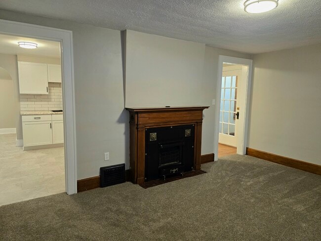 Building Photo - 105 N Bon Air Ave